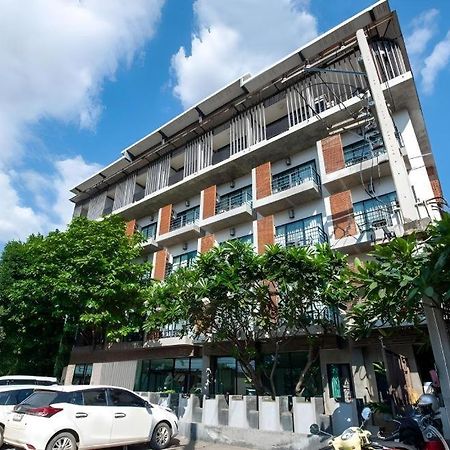 B2 Khamtieng Boutique & Budget Hotel Чиангмай Экстерьер фото